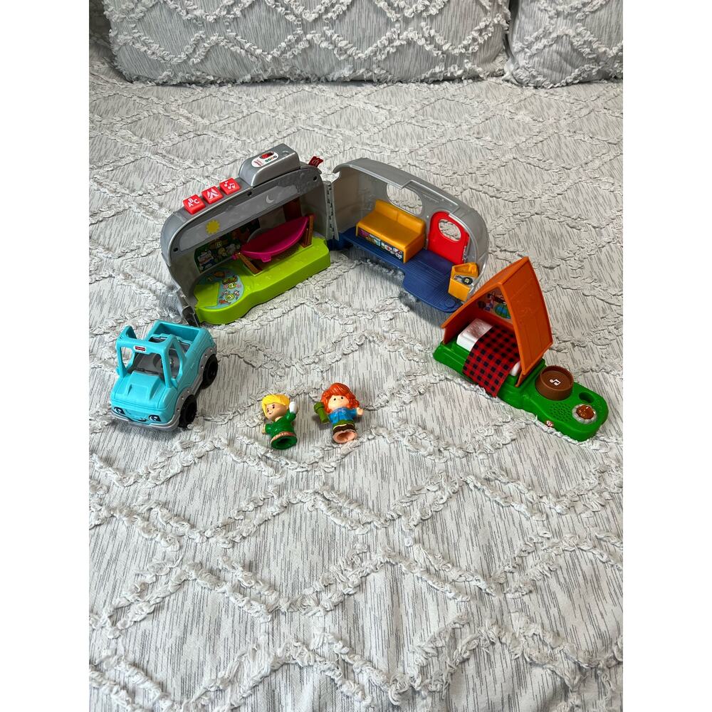 Fisher-Price Little People Fresh Air Fun Camping Set  Lights sound song Talks